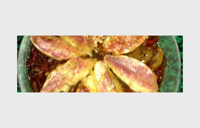 Régime Dukan (recette minceur) : Filets de rougets sur lit de poivrons compotés #dukan https://www.proteinaute.com/recette-filets-de-rougets-sur-lit-de-poivrons-compotes-9753.html