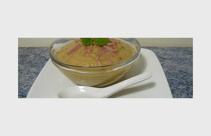 R�gime Dukan (recette minceur) : Velout� de chou rave panais et poireaux au jambon fum� #dukan https://www.proteinaute.com/recette-veloute-de-chou-rave-panais-et-poireaux-au-jambon-fume-9822.html