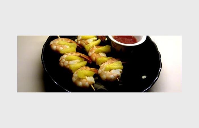Régime Dukan (recette minceur) : Brochettes de crevettes et ananas sauce aigre-douce #dukan https://www.proteinaute.com/recette-brochettes-de-crevettes-et-ananas-sauce-aigre-douce-9823.html