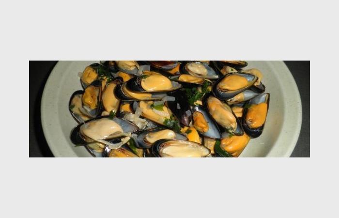 Régime Dukan (recette minceur) : Moules marinières pour l'attaque (comme chez Léon...) #dukan https://www.proteinaute.com/recette-moules-marinieres-pour-l-attaque-comme-chez-leon-9852.html