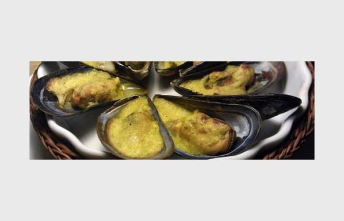 Régime Dukan (recette minceur) : Moules gratinées au curry #dukan https://www.proteinaute.com/recette-moules-gratinees-au-curry-9893.html