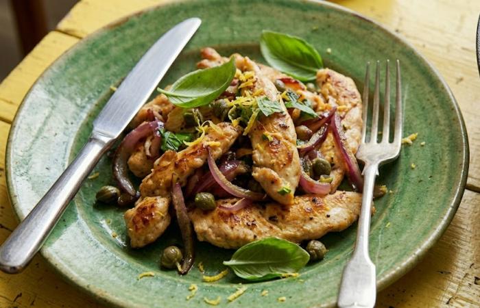 Régime Dukan (recette minceur) : Sauté de poulet au citron, câpres et câprons #dukan https://www.proteinaute.com/recette-saute-de-poulet-au-citron-capres-et-caprons-99.html