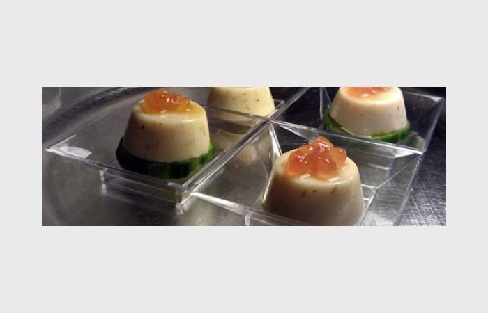 Régime Dukan (recette minceur) : Petits flans de sole au citron vert et oeufs de saumon #dukan https://www.proteinaute.com/recette-petits-flans-de-sole-au-citron-vert-et-oeufs-de-saumon-9953.html