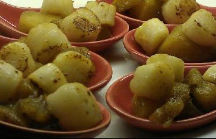 Régime Dukan (recette minceur) : Bouchées de noix de Saint Jacques à l'ananas caramélisé et vanillé #dukan https://www.proteinaute.com/recette-bouchees-de-noix-de-saint-jacques-a-l-ananas-caramelise-et-vanille-9954.html